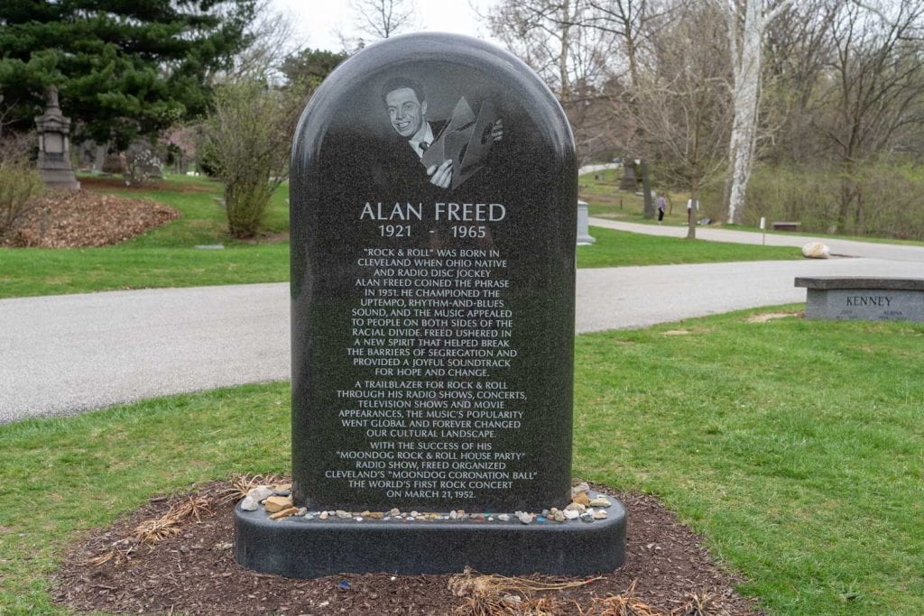 Alan Freed grave at Lake View Cemetery