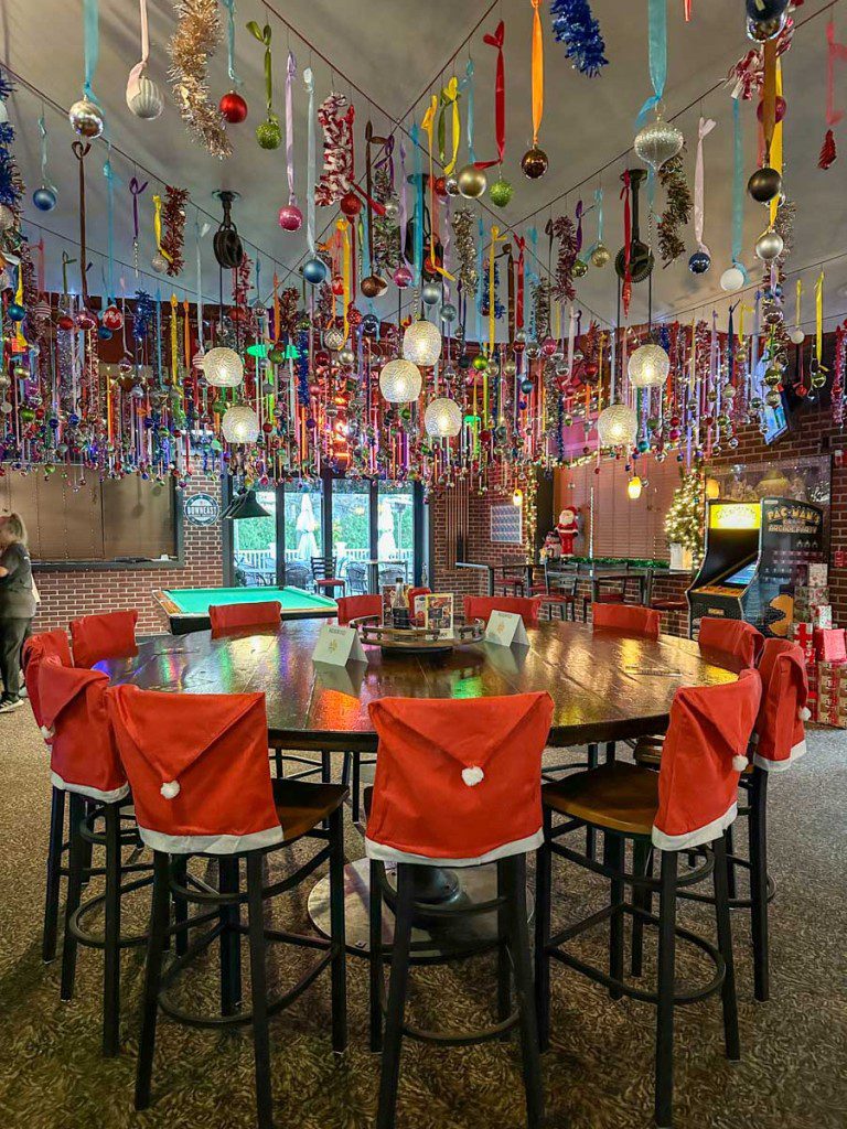 RollHouse Solon Christmas bar