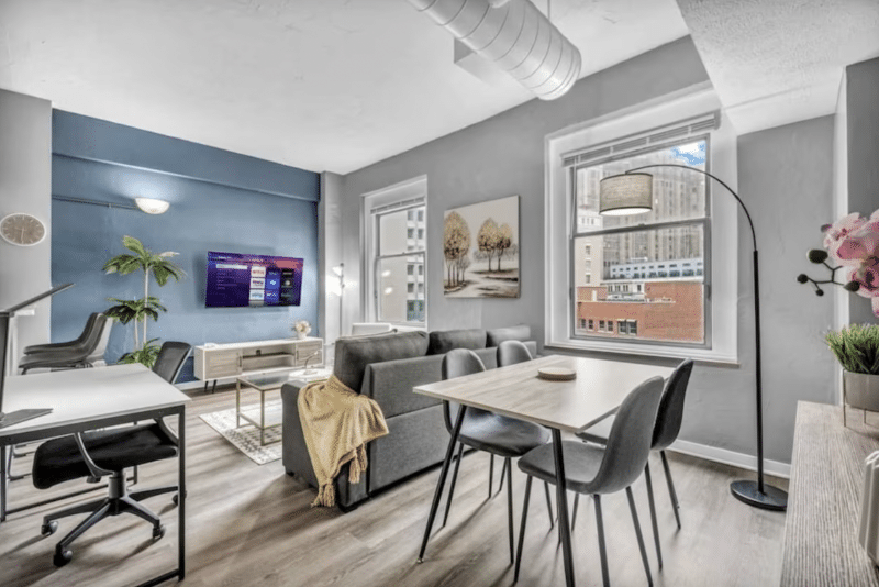 Modern Apartment in Heart of Downtown with Pool, Spa, and Gym